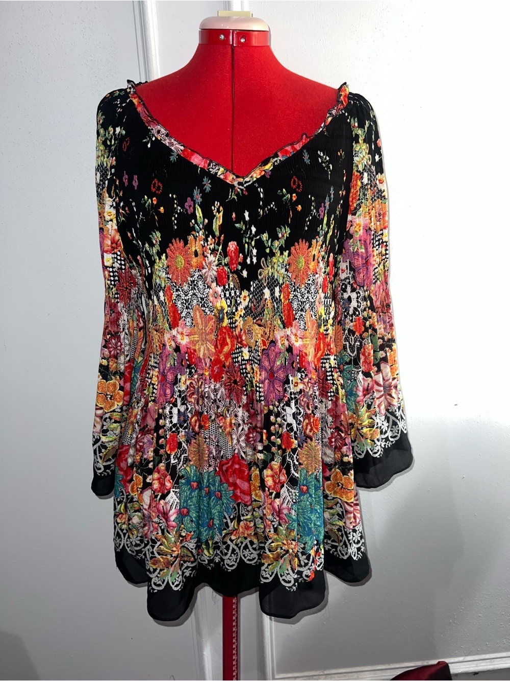 Melissa Paige Black Floral Boho V-Neck Tunic with Multicolor Bouquett size 1X